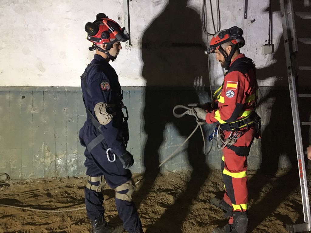 UMEgob's tweet image. La comisión mixta entre la Formisc y UME en Madrid y los ejercicios entre la #UIISC5 con el #BIEM3 en Valencia y entre la #UIISC7 con el #BIEM5 en León muestran el compromiso mutuo y buen entendimiento entre ambas unidades militares especializadas en emergencias 🇫🇷🇪🇸