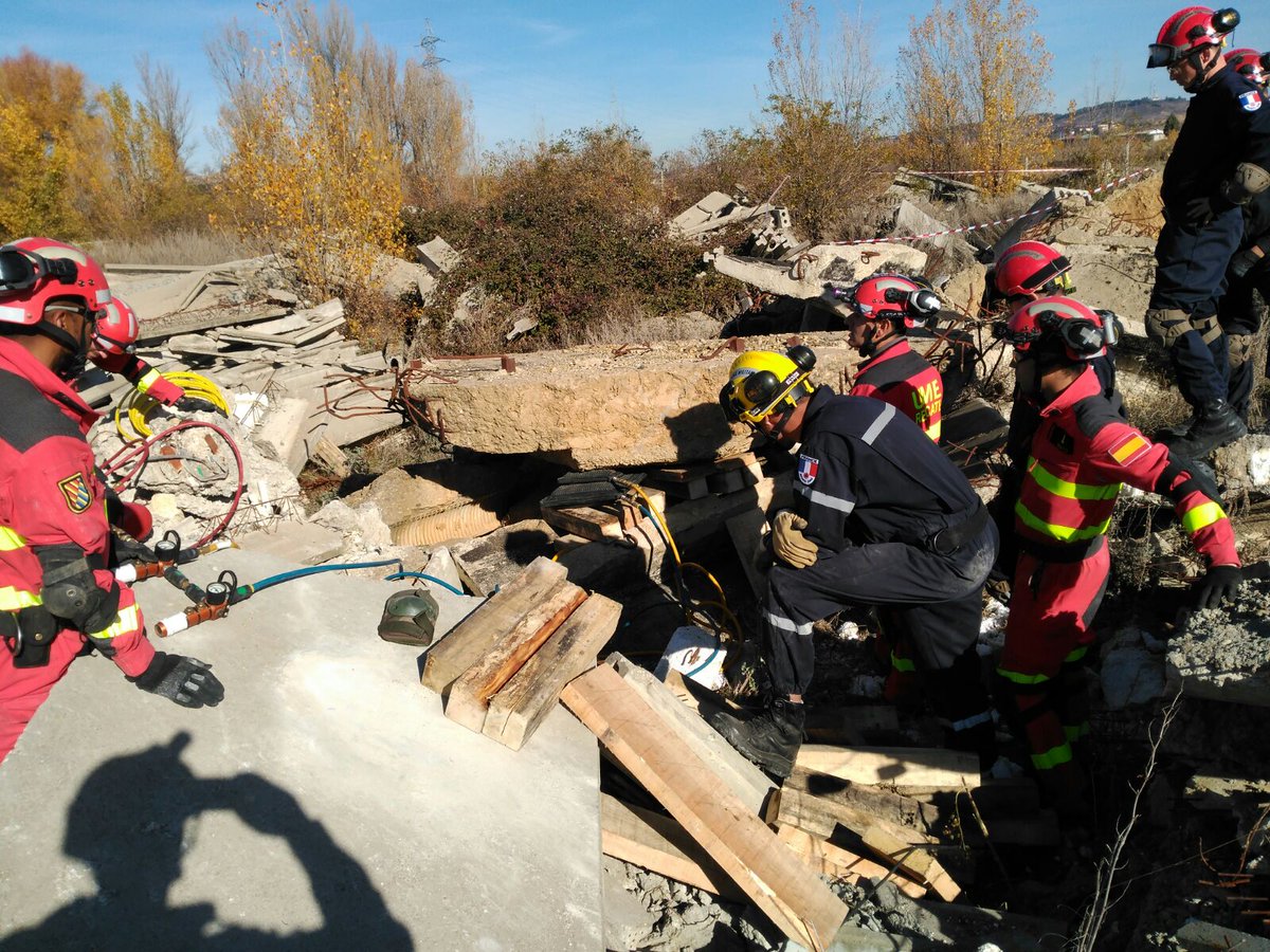 UMEgob's tweet image. La comisión mixta entre la Formisc y UME en Madrid y los ejercicios entre la #UIISC5 con el #BIEM3 en Valencia y entre la #UIISC7 con el #BIEM5 en León muestran el compromiso mutuo y buen entendimiento entre ambas unidades militares especializadas en emergencias 🇫🇷🇪🇸
