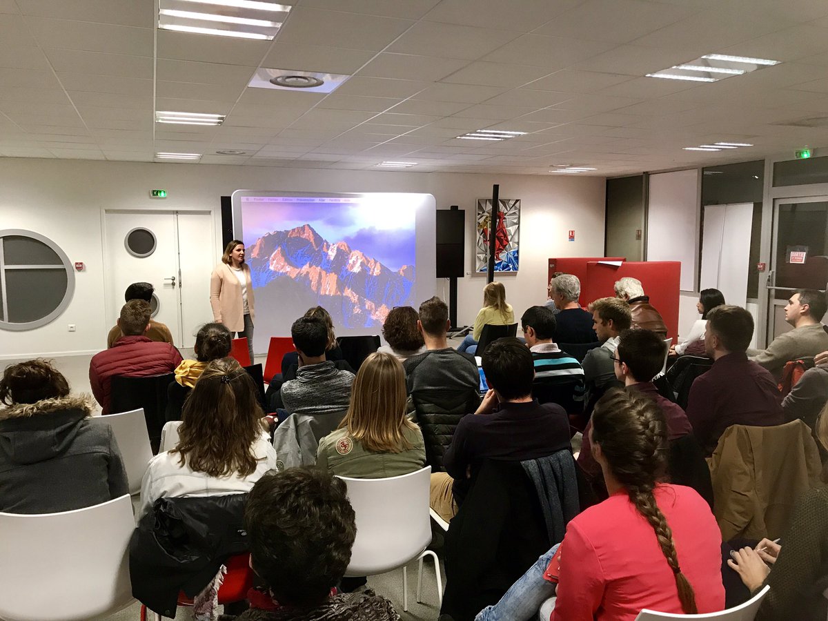 Unsmkl_LRMP's tweet photo. @MayaEder75 de @medicappconnect nous présente Kinéapp et rhumatoapp ! https://t.co/IegtnmFP0Z