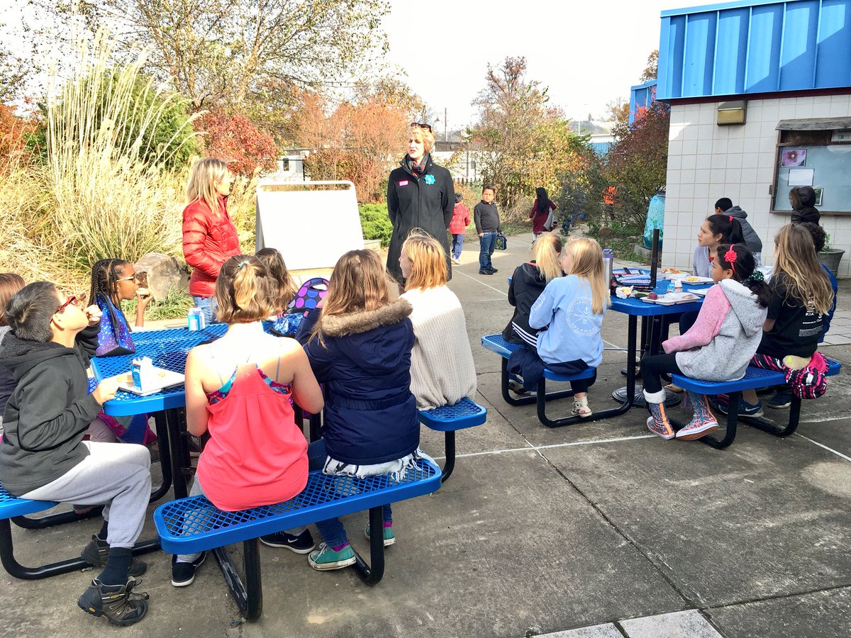 APS_FleetES's tweet photo. Thank U @TinLizzieBikes for coming to Henry today meet w/ Our Environmental Stewardship Club! #PHESBulldogs #walkbikecarpool @APSVirginia @APSHenryPAL @APSHenryPTA @APSsaferoutes @ATPcommutes https://t.co/09gF81sTZ1