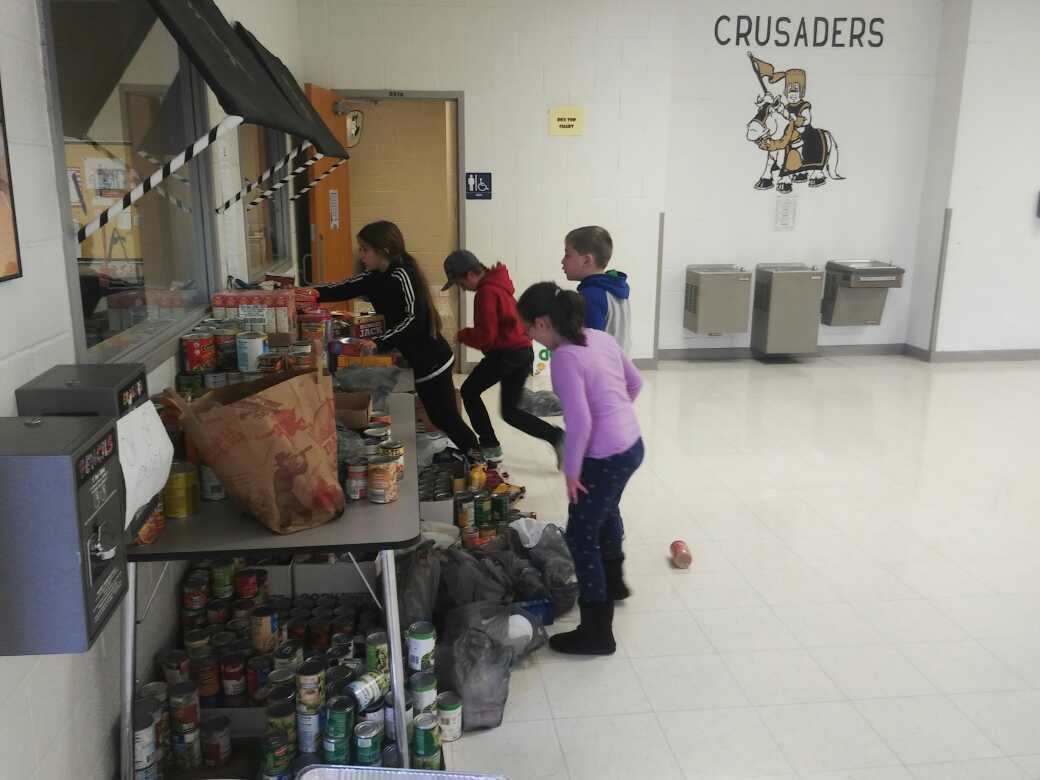 Knights_RoosAP's tweet photo. @Knights_Roos Roosevelt Character Council packing baskets for 15 R-7 families. #KnightR7 https://t.co/3sEYSKmpYW