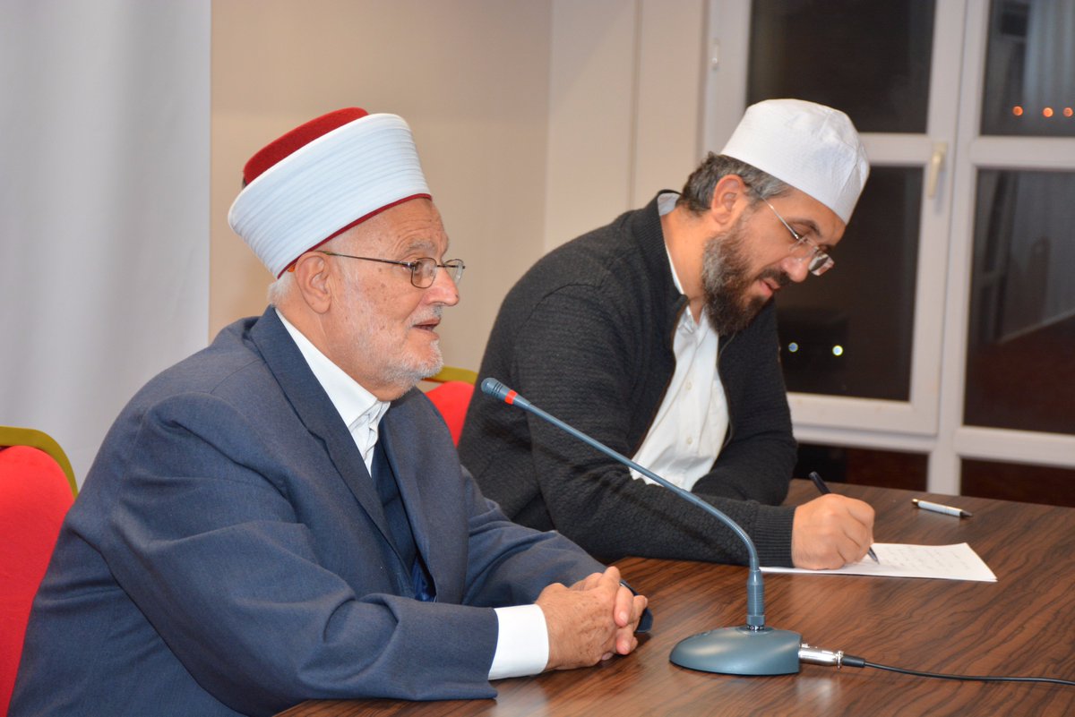 ihsanhocaresmi's tweet photo. Kudüs eski Müftüsü Şeyh İkrime Sabri hocamız İFAM'daki konferansında "Müslümanların Kudüs davası"nı anlattı. https://t.co/vPTbrmMW47