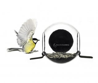 Terugvliegen naar de #wannahave van vorige week: deze birdfeeder van Born in Sweden >> bit.ly/2jdYhGP