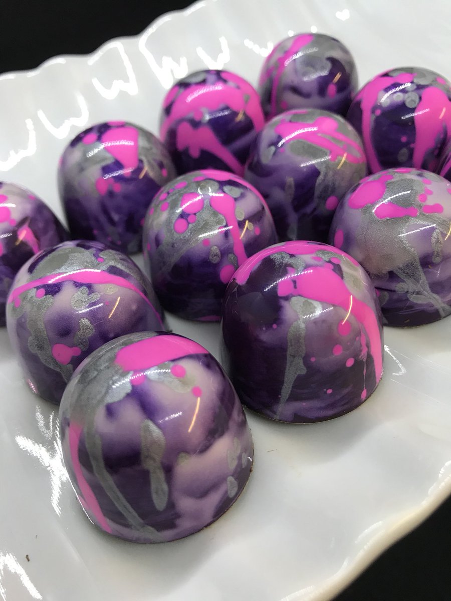 hotemperedchoco's tweet photo. Having a blast creating beautiful Bon Bons! #hottemperedchocolates #ecolechocolatgrad https://t.co/S6t2HWwTl6