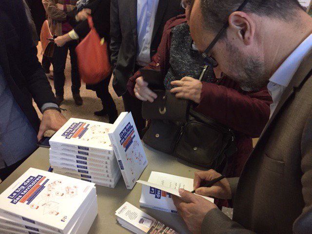 Epatante soirée spécial #BigData #territorial à #Superpublic autour du livre de <a href="/jacquespriol/">Jacques Priol</a> avec nos invités @Tornare @JoelGambin <a href="/schignard/">Simon Chignard</a> ! Au menu : mise en pratique dans les CT, nvlles gouvernances, éthique, fractures sociales #sip2017