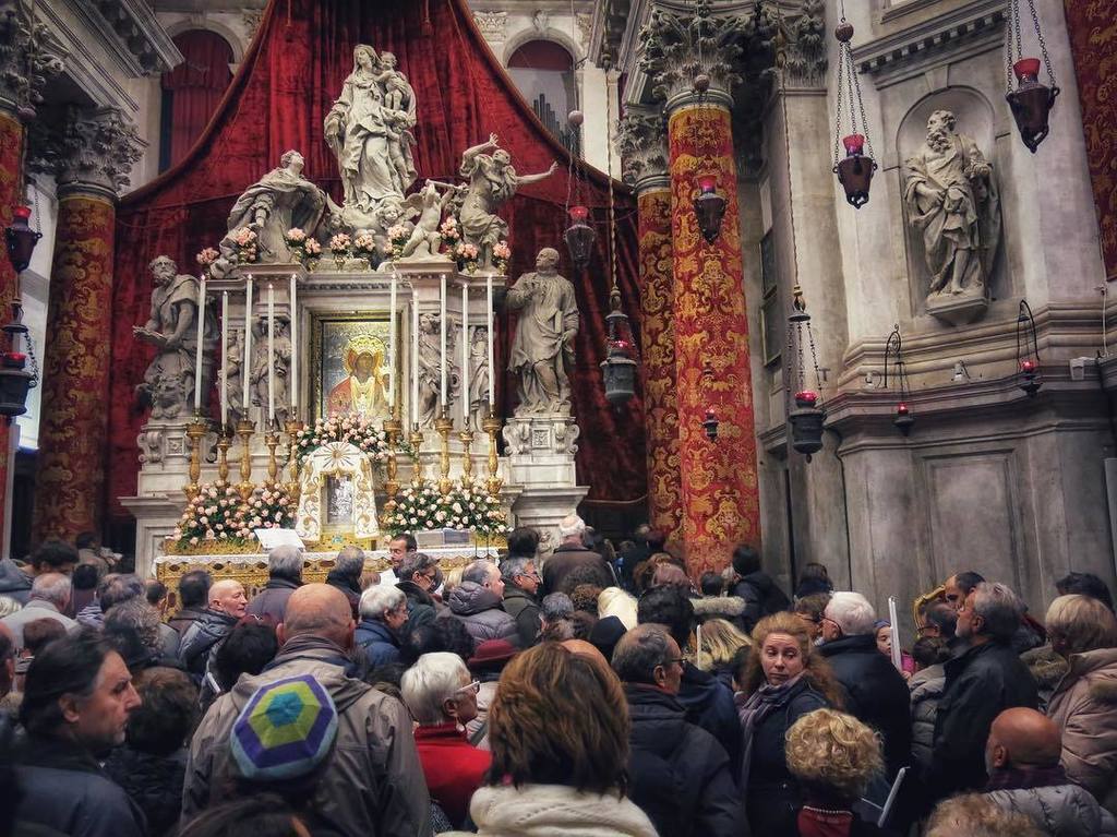 jm_frogs's tweet photo. Madonna della Salute / Venezia / #21novembre #venezia
#loves_venezia #veneziaunica #ig_venezia #volgovenezia #vivovenezia
#streetphotography #ig_street #igersitalia #scatti_italiani #foto_italiane #colore_italiano #italianeography #phototag_it #instaita… https://t.co/1ePAL8Htwg https://t.co/e3dd8pWUIu