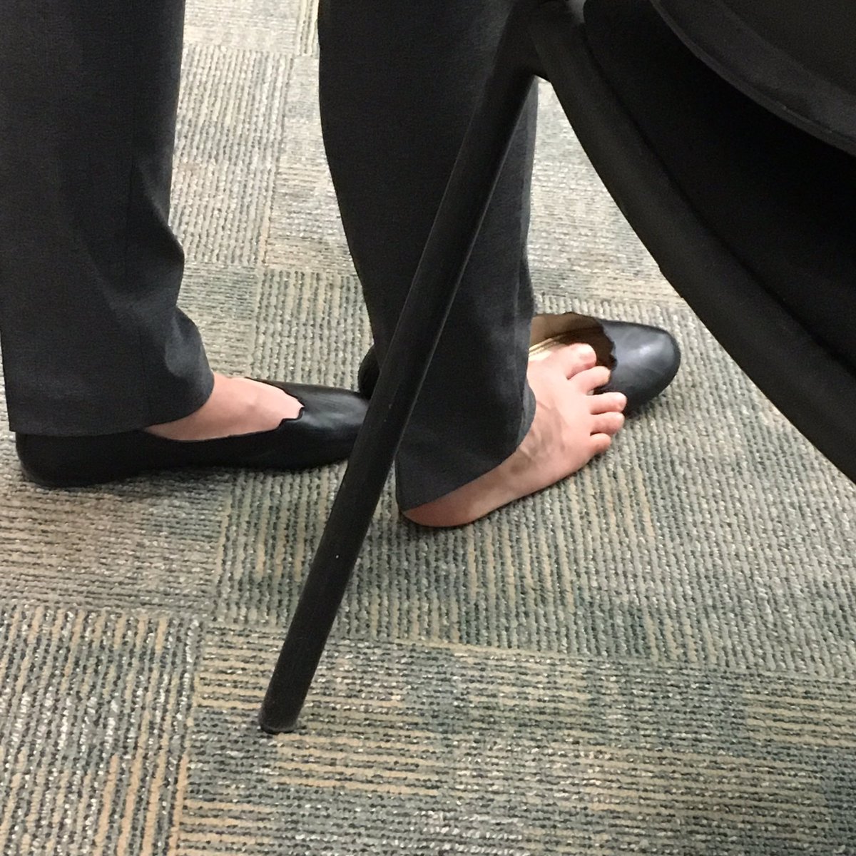 MoreCoffeePls's tweet photo. Apparently I'm not the only one with sore feet #Link4HC https://t.co/8SB6pzxgTU