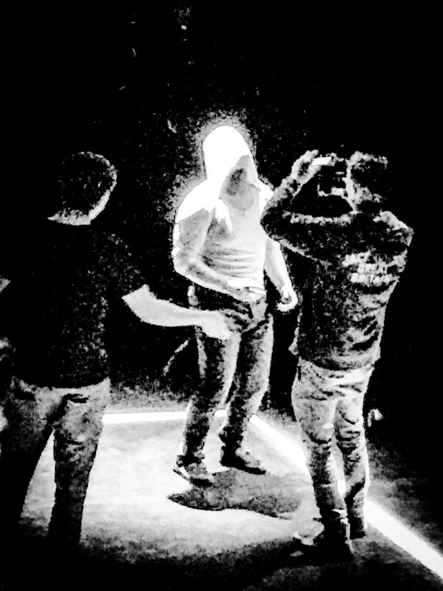 yourdana's tweet photo. What you don’t see and how they do it with #ootrob #openonlinetheatre #ootmakers @RichMixLondon @IJADdance #GRIT #blink #cornwall @HallforCornwall https://t.co/GANHRd8PpW