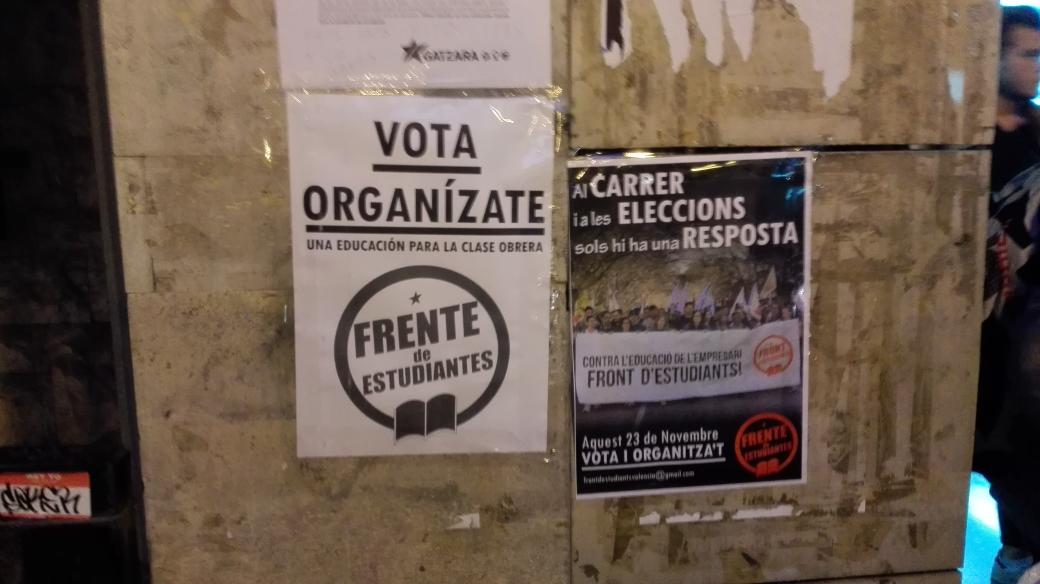 fde_valencia's tweet photo. Pegada de carteles para las elecciones en las facultades de geografía e historia y filosofía, en la calle y en las elecciones solo hay una respuesta: ¡Frente de Estudiantes! https://t.co/G2EGLAfanP