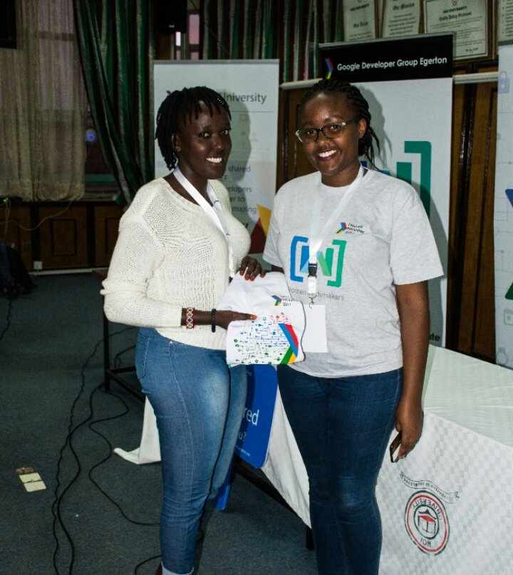 WTM_Kabarak's tweet photo. Our lead gifting the person with the best story shared during DevFest Rift Valley 2017.
#devfestRV17 https://t.co/j39x4X1Tgf