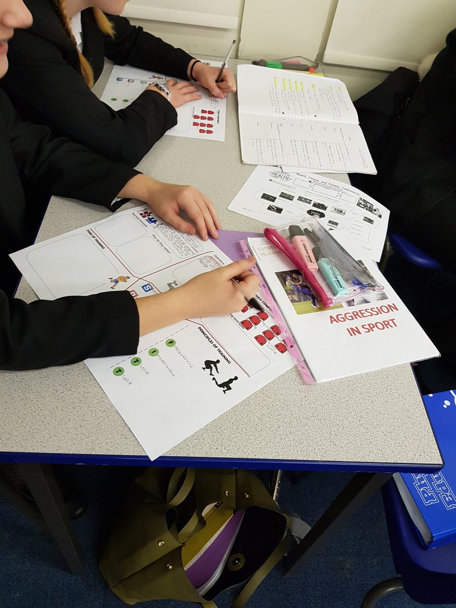 SAGCSEPE's tweet photo. Year 11s started GCSE PE intervention on Monday afternoon #StartingAtTheBeginning A highly productive 1st session on health & fitness, fitness testing, training methods & principles #SwottingUp 😊👌🏼 https://t.co/90k9GRp1BO