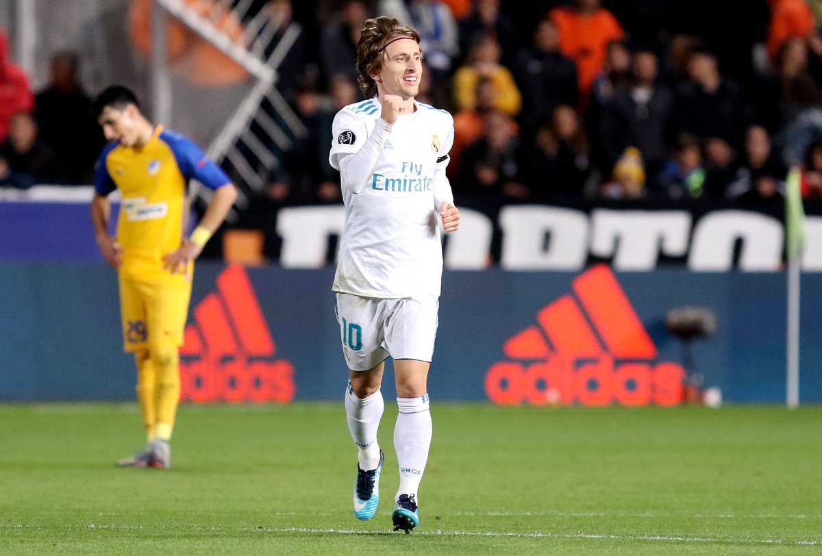 ShakeelktkKhan's tweet photo. SOME majestic game from @realmadrid and @Benzema no selfishness from @Cristiano shown.. it is really looking a teamwork #RMUCL HT #RMvApo 4-0
⚽️ Modric (23')
⚽️ Benzema (39')
⚽️ Nacho (41')
⚽️ Benzema (45') https://t.co/RRhyBRE7y5