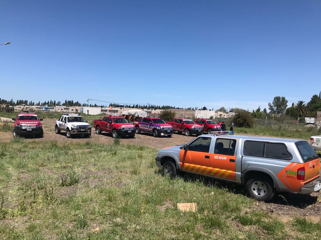 SegyJust's tweet photo. #SeguridadRN | Vialidad Rionegrina y Defensa Civil acordaron líneas de trabajo para prevenir incendios forestales #Simex2017 ✅ Más información aquí 👉https://t.co/licE2U0bEl 👈 https://t.co/H4a7vFYFWs