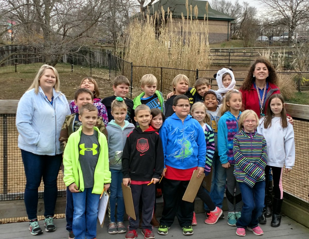 dkingore1's tweet photo. Miss Combs and Mrs. Kingore's class had a great time at the 3rd grade field trip to the zoo! @HollisterElem  #HEStigerfamily https://t.co/Y6G3SrJTHD