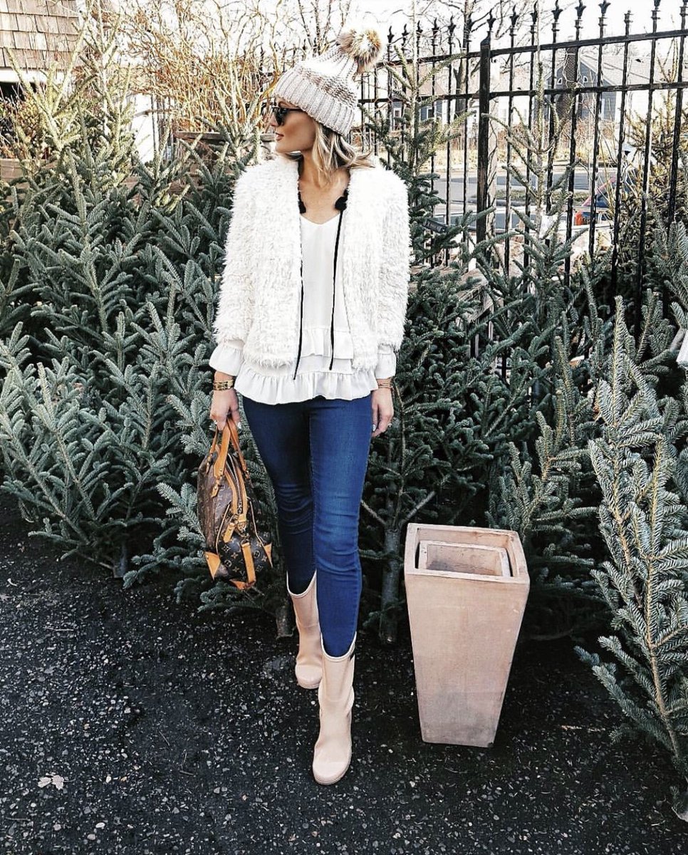 roma_boots's tweet photo. Our blush rain boots never looked better! Thanks @champagnemacs for sharing the ❤️ #givepovertytheboot #foryouforall #romaboots >https://t.co/09rVI70o4i https://t.co/gpefHoCODg