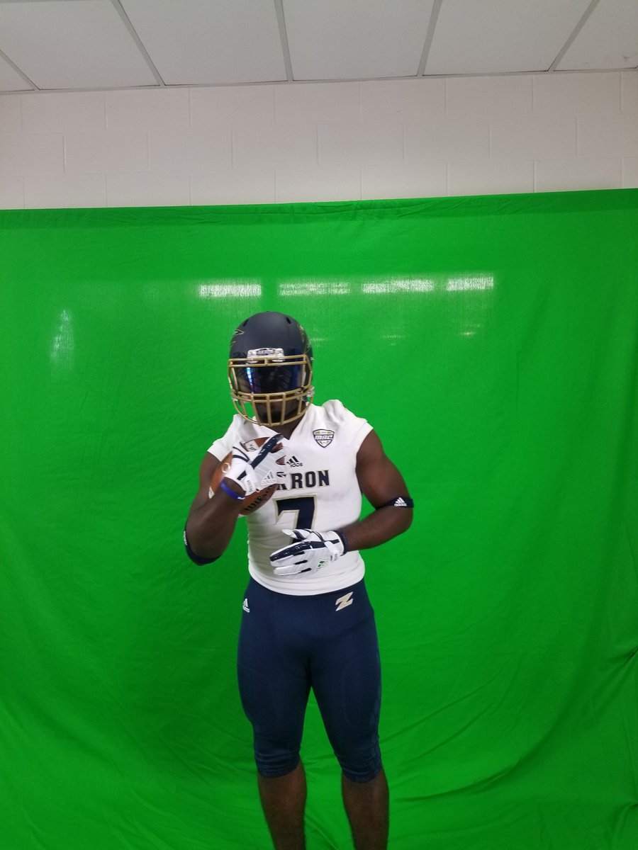 KeyondreWhite's tweet photo. Clarke Kent 2.0 🕵🏿‍♂️ https://t.co/URSE7Up8HB