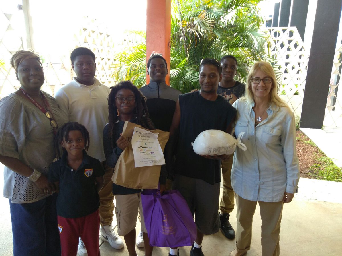 CCMSChiefs's tweet photo. @CCMSChiefs is enjoying the spirit of giving #CCCYEP
#Thanksgiving2017 https://t.co/lWumrEVUzF