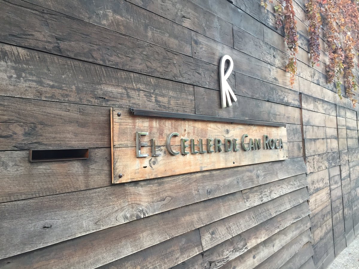 aranchayague's tweet photo. Hoy en el Celler de Can Roca para una entrevista que pronto se desvelará. Visita con sorpresa, impresiona ver el trabajo en las cocinas del mejor restaurante del mundo con anfitriones como @jordirocasan y #AleRivas @RRRocambolesc #C3Aircross https://t.co/kT7haUJ8iw