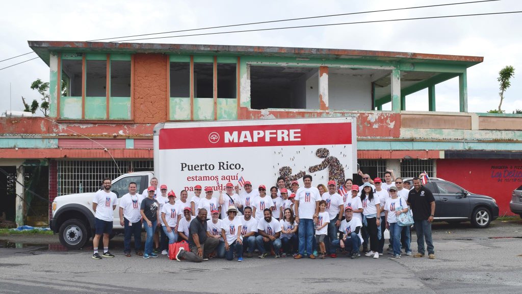 mapfreboricua's tweet photo. Agradecemos a todos nuestros voluntarios que participaron en la preparación y entrega de alimentos a los damnificados de Yabucoa.  #MAPFREPR https://t.co/Bx7MDZ4CIc