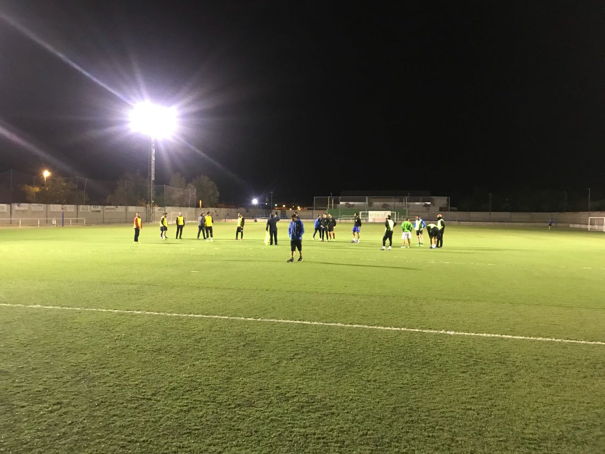 LaRoda_CF's tweet photo. El fracaso solo llega cuando te rindes, nosotros nunca lo haremos💪. Nuestro equipo ya pensando en el partido del próximo domingo🔜⚽ https://t.co/D2ZFq5V7Zx