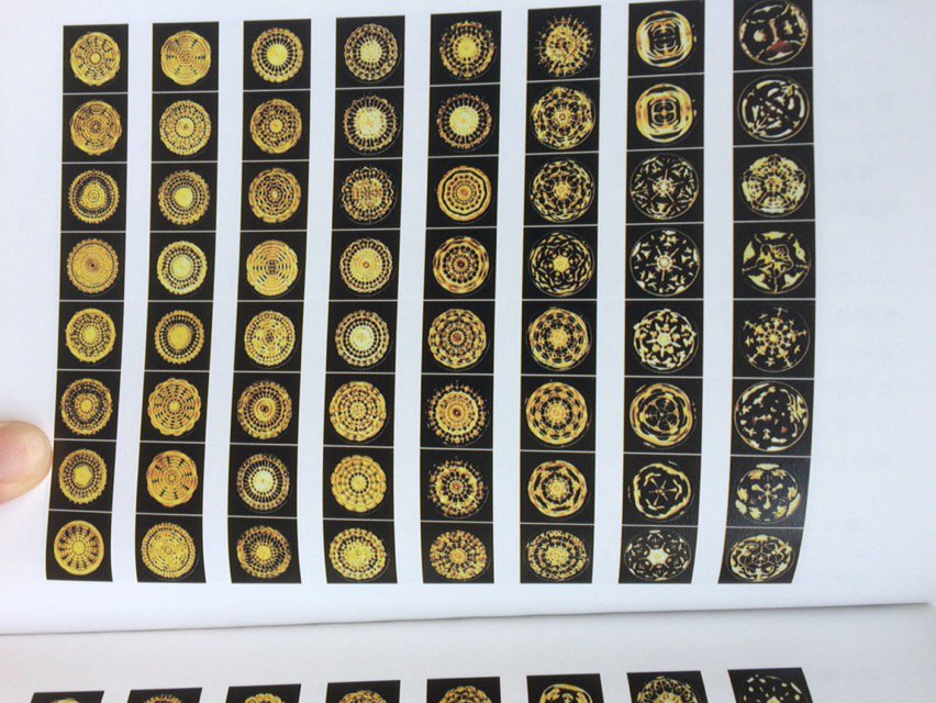 Uzivatel ヒカルランド Na Twitteru 音には形があった 周波数を水に通すと浮かび上がる模様 １ｈｚ違うだけで鮮やかに変わる模様はすべて懐かしい 花や動物の模様はすべて周波数の形だった 見るだけで無条件の感動を呼ぶ書 水と音 が分かれば 宇宙すべて