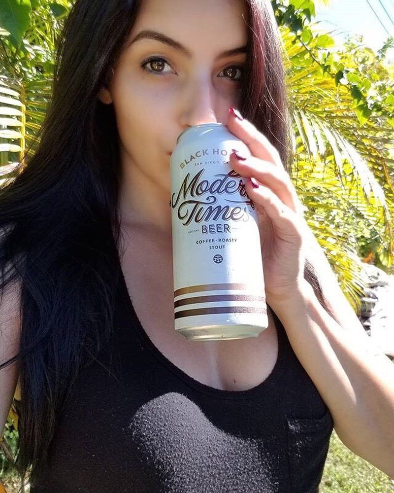 fanaticbeer's tweet photo. This was so good 😍 Black House @moderntimesbeer coffee stout ☕ || 5.8%ABV 🖤 40 IBU || #brewbabe #brewbabeliz #realwomendrinkcraft #drinkcraftnotcrap #beerporn #beergram #instabeer #yum #beer #craft #craftbeerhead #craftbeerlover #breweries #miamicra… https://t.co/jc5EKXctli https://t.co/nUKzU2xNph
