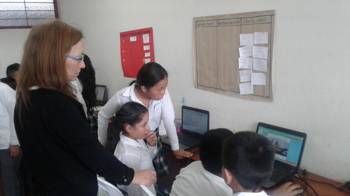 En el colegio Los Comuneros de <a href="/PopayanCO/">popayanco</a> acompañando a las profes Mary Narváez y Edna Velasco en taller con estudiantes para crear contenidos usando #EdiLIM. Integran #Gamificacion, #TrabajoColaborativo, #APB y mucha creatividad. Vinculado a #ColaboraSTEM de #IDIS e <a href="/ieRed/">ieRed</a>.