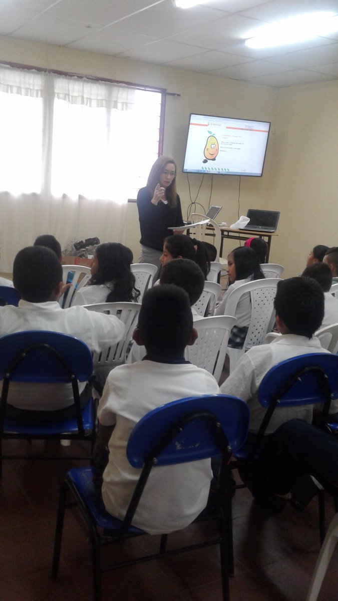 HdzMarcela's tweet photo. En el colegio Los Comuneros de @PopayanCO acompañando a las profes Mary Narváez y Edna Velasco en taller con estudiantes para crear contenidos usando #EdiLIM. Integran #Gamificacion, #TrabajoColaborativo, #APB y mucha creatividad. Vinculado a #ColaboraSTEM de #IDIS e @ieRed. https://t.co/18gRg8hY0l