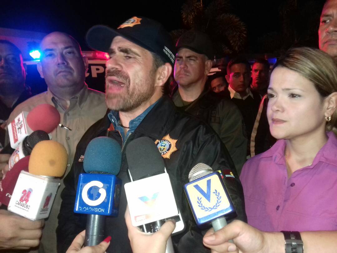 SegciudadanaGB's tweet photo. #Ahora En el Despliegue de Seguridad hace acto de presencia el gobernador bolivariano de Carabobo @rafaellacava10 acompañado del secretario de Seguridad Ciudadana, comisario jefe @dominguezjo21 y la candidata para la alcaldía de San Diego @DhelizAlvarez https://t.co/YLWa7GaV3k