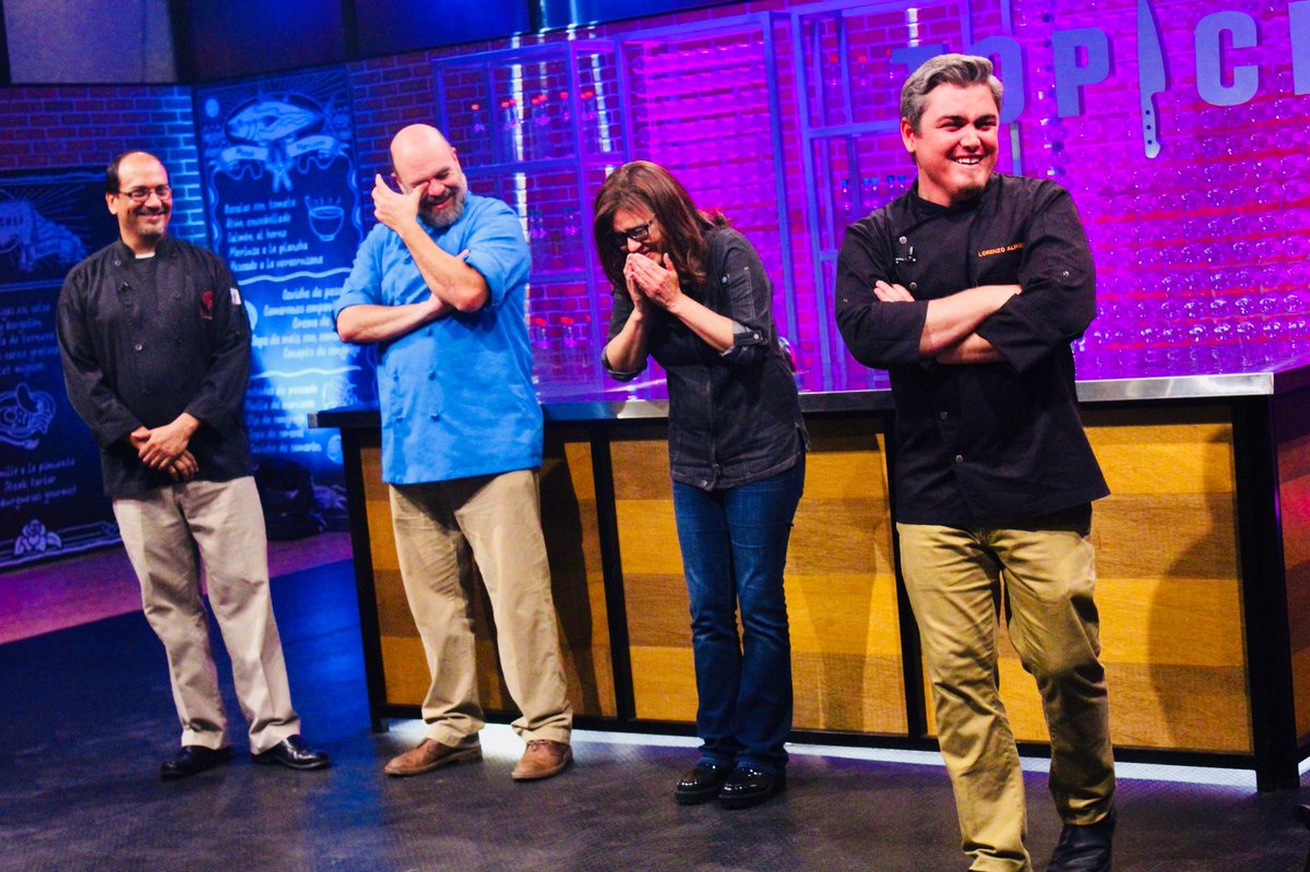 Cuando se disfruta lo que se hace, ocurren momentos como éste 😂 <a href="/TopChefSV/">Top Chef El Salvador</a> #TopChefSV <a href="/ElenaTopChef/">Marta Elena García</a> <a href="/VittorioTopChef/">Chef Vittorio Ceresole</a> <a href="/LorenzoTopChef/">Lorenzo Álvarez</a> <a href="/CafeCafeRCuadra/">Roberto Cuadra</a>