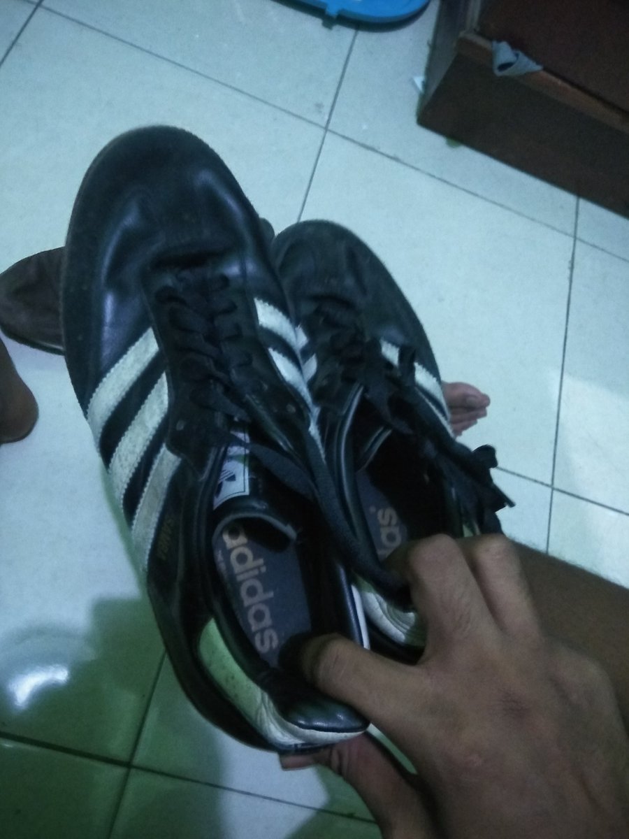 salwan_luthfi's tweet photo. samba
kondisi 85% 600 nego
minat ? 083831413621(WA)/luthfislz(line) @Green_Nord27 @HC_Casuals
#modalbandung https://t.co/5o1BbyKSD9