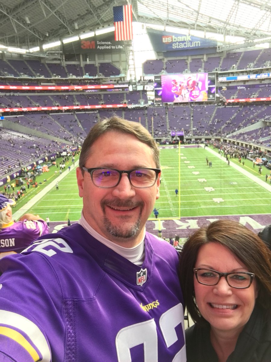 jgulan's tweet photo. Pre game at the “Bank”!!! https://t.co/IdvXiFGf7g