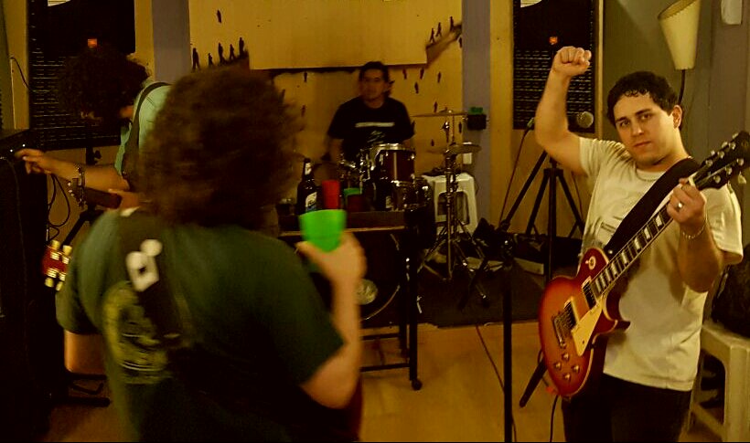-Martes y ensayando? 🤔
-Es que no damos más de las ganas de tocar🙈

📅Sábado 25/11 🕚23hs en Café Rock La Ve (Villa Luro)
🎫 Entradas en puerta $100