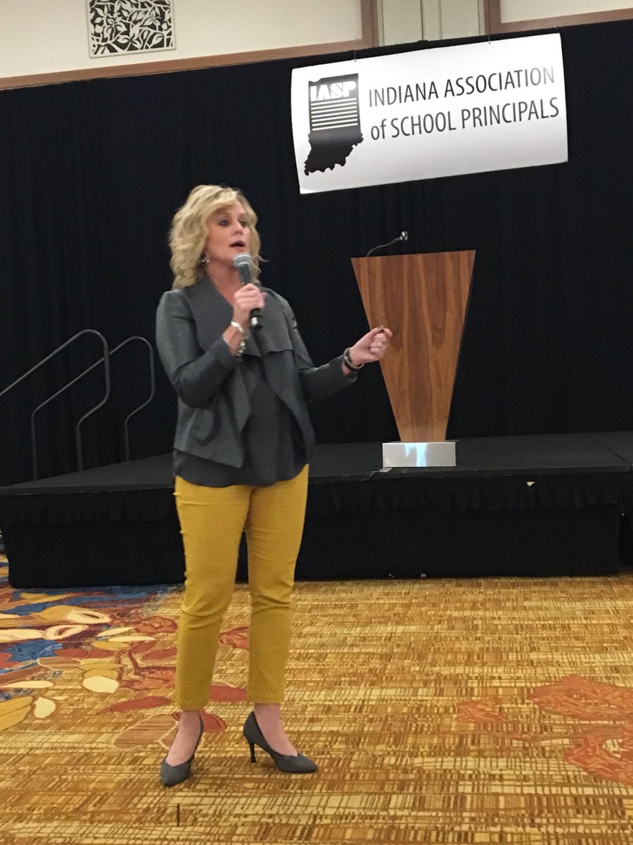 Batesville_BMS's tweet photo. Thank you Dr. McCormick for speaking with Indiana principals at IASP Fall Conference. @DrMcCormickIN  @EducateIN @INPrincipals #IASPFC17 https://t.co/cm1XJiD710