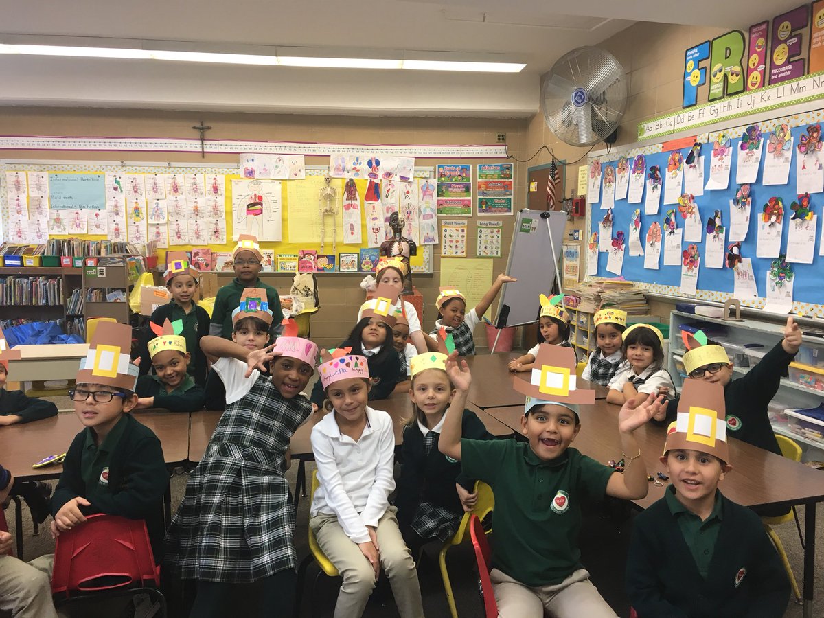 Buthania11's tweet photo. First Grade Thanksgiving feast. May God Bless my students. https://t.co/LTRl2j9LI8