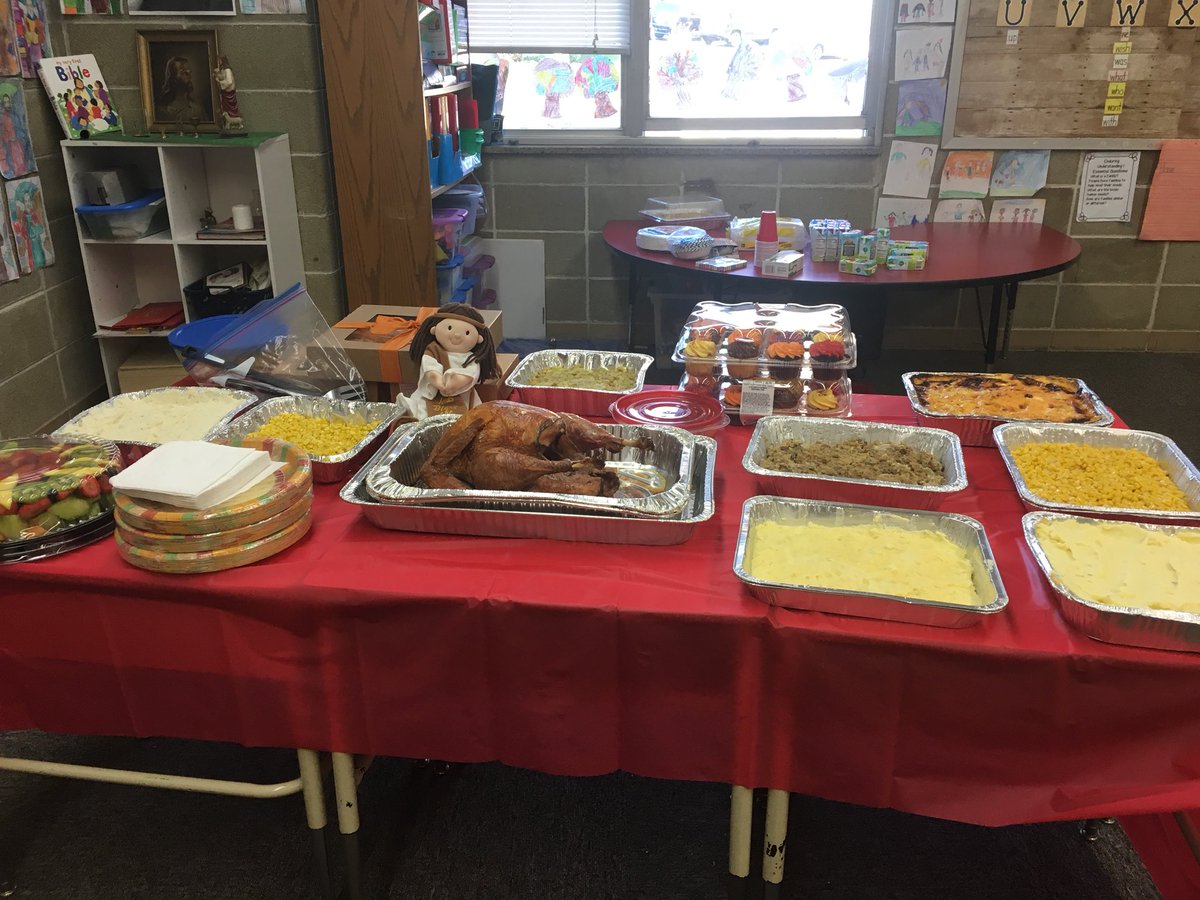 Buthania11's tweet photo. First Grade Thanksgiving feast. May God Bless my students. https://t.co/LTRl2j9LI8