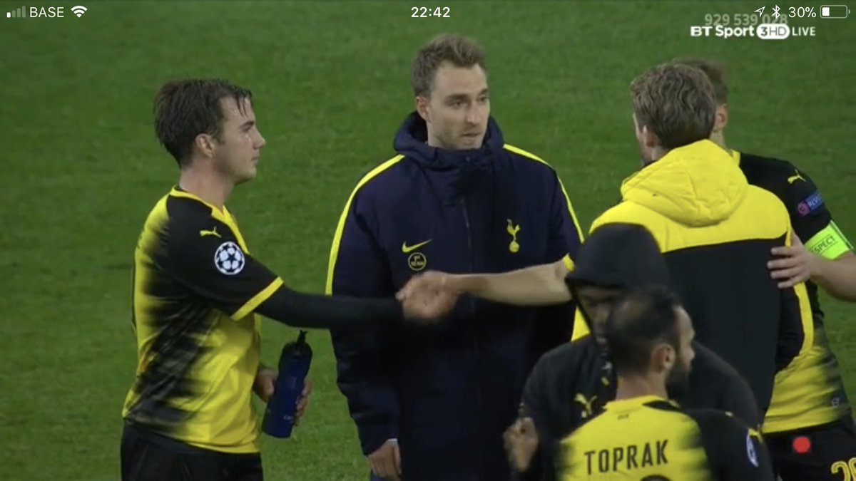 SoccerM0MM's tweet photo. FT:1-2 Dortmund vs Tottenham #Spurs #DORTOT #UCL #BVBTHFC https://t.co/iOaudCAGMc