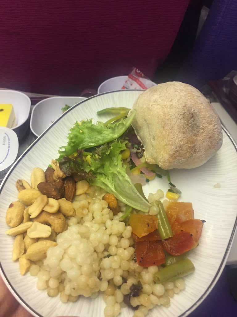 Franny_Dee's tweet photo. @misterbrilliant This is what @ThaiAirways calls a vegetarian meal. Notice the poured out bag of mixed nuts 🤦🏼‍♀️ https://t.co/FAUopx6qDW