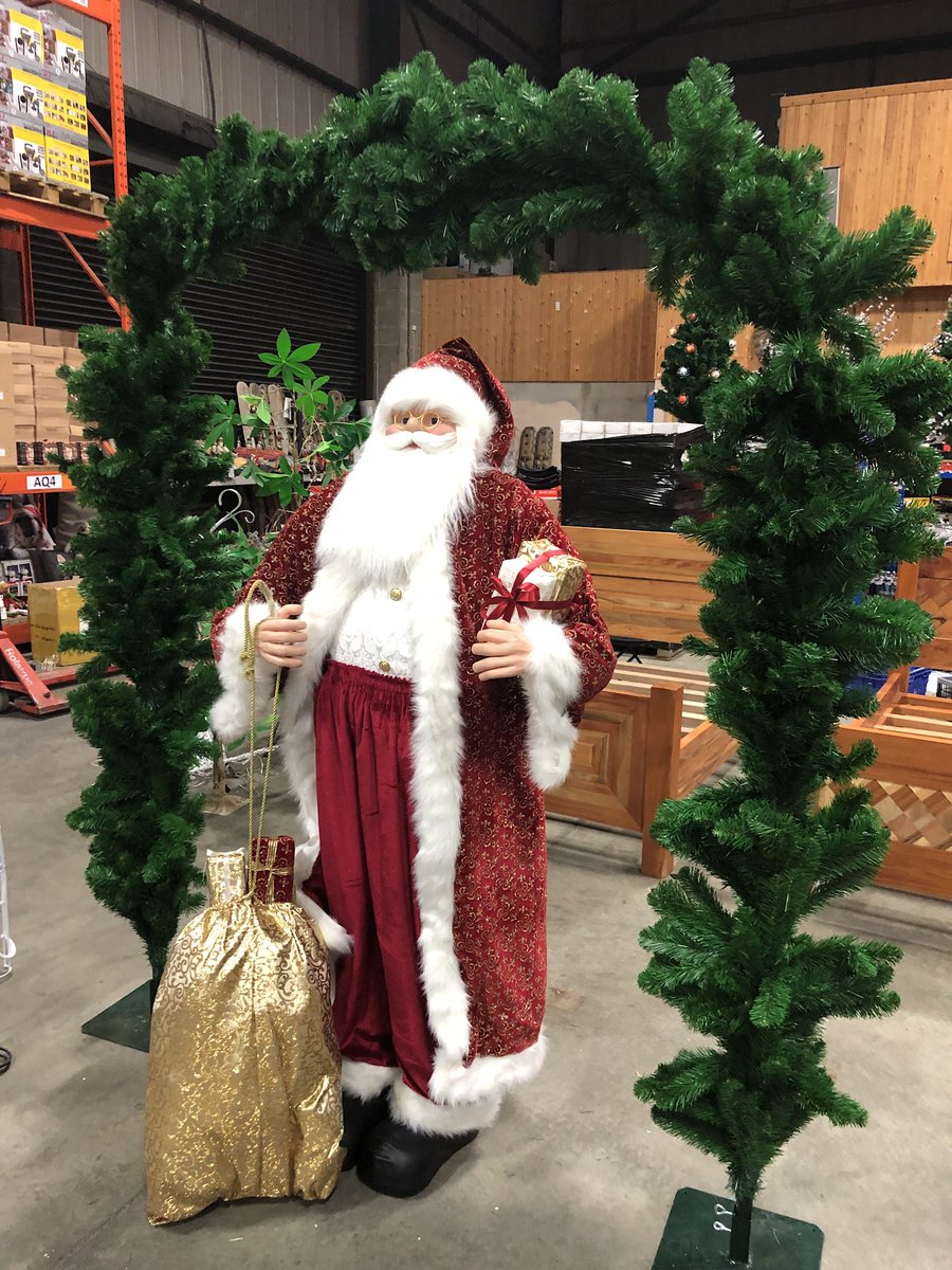 CTaylorAuctions's tweet photo. It’s that time of the year. And there is plenty of #xmas decorations in our #sale this Thursday. Register for our general #auction today!! #deal #bargain #manchester #salford https://t.co/HzsaMXdaRc