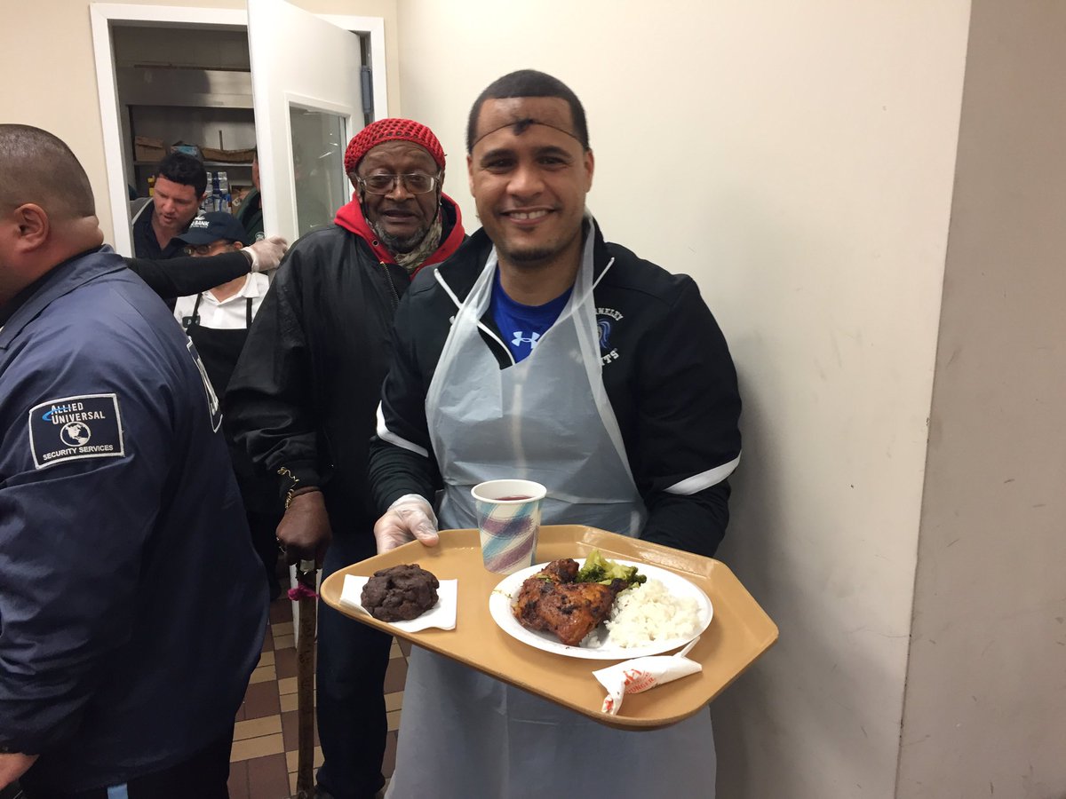 BerkeleyCollege's tweet photo. Nothing but ๐when you're giving back to the community! @FoodBank4NYC @nyjets #BerkeleyCares #BerkeleyTacklesHunger https://t.co/VcTBmiOQdI