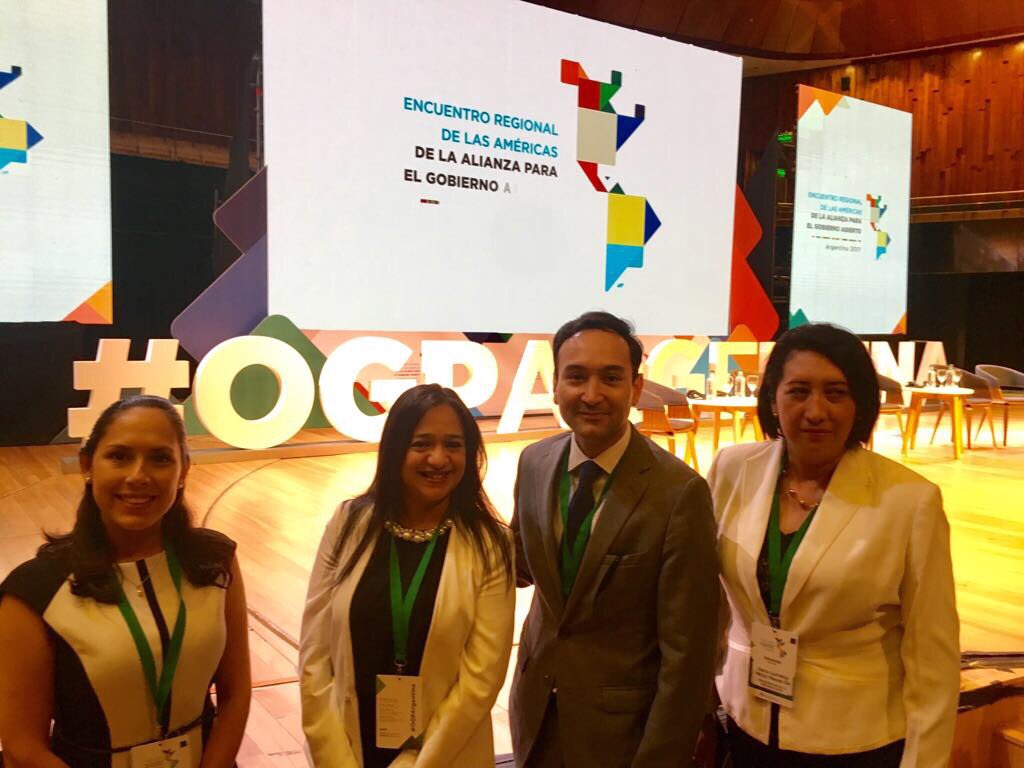Mike_O_Mora's tweet photo. Y para cerrar la tarde, la imagen del día con el poder de #GobiernoAbierto centroamericano: Puntos de contacto de Gobierno de #Honduras @yudicastillo6, #Guatemala @Zaira_mejia3, y #Panama @aidam26 https://t.co/ffdQ48uEut