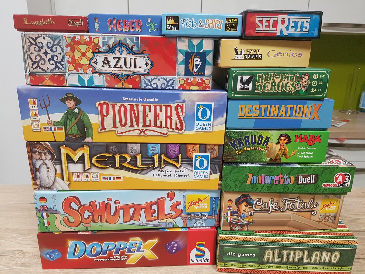 Heute dabei: Majesty, Dungeon Time, Indian Summer u.v.a.
#Altiplano wird mit jeder Partie besser, #Azul bleibt dennoch der unangefochtene Hit
<a href="/HAASGames/">Haas Games</a> <a href="/REISEundSPIEL/">Susanne Heiss</a> <a href="/Asmo_dee/">Asmodee Deutschland</a> <a href="/UFonrobert/">Ulrich @ Queen Games</a> <a href="/real_QueenGames/">Queen Games</a> <a href="/Zoch_Spiele/">Zoch Verlag</a> <a href="/AportaGames/">Aporta Games</a> @HiG_Verlag <a href="/abacusspiele/">ABACUSSPIELE</a> <a href="/mosesVerlag/">moses. Verlag</a>