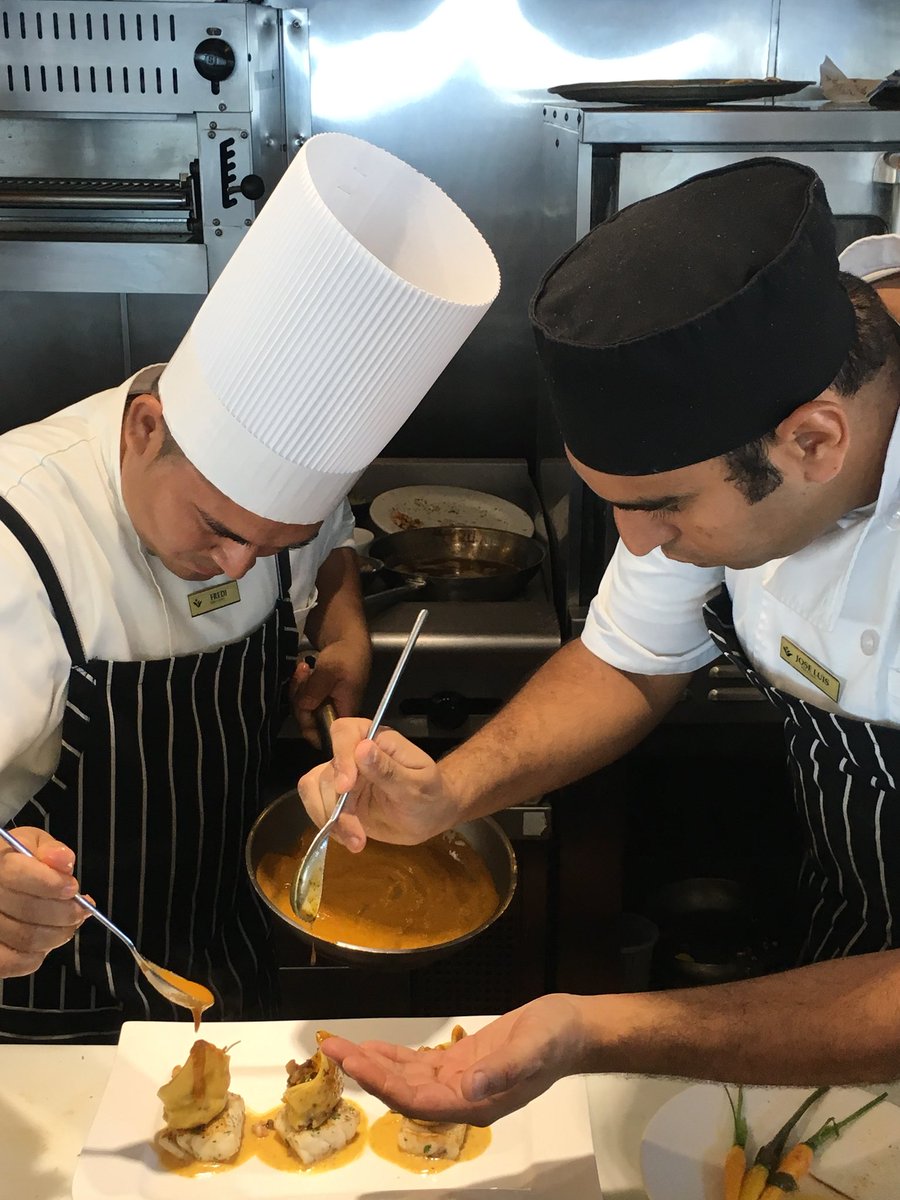 VilladelArcoCSL's tweet photo. 2nd dish finished by Chef Fredi Morales👨🏽‍🍳🍴✔️ #VillaMoments #BattleofChefs #NeptuneSeafoodRestaurant #foodie https://t.co/MRaBF8rnsD