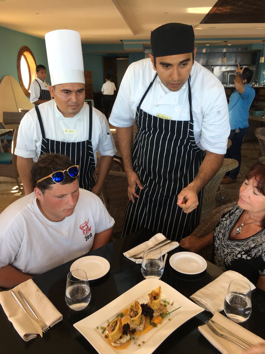 VilladelArcoCSL's tweet photo. 2nd dish finished by Chef Fredi Morales👨🏽‍🍳🍴✔️ #VillaMoments #BattleofChefs #NeptuneSeafoodRestaurant #foodie https://t.co/MRaBF8rnsD