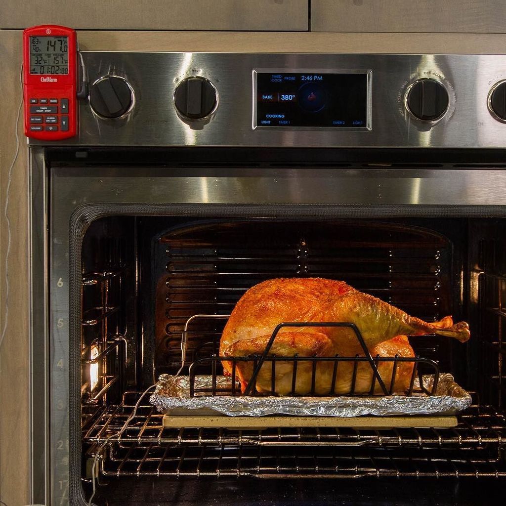 Thermapen's tweet photo. Tracking the temperatures in your Thanksgiving turkey allows you to pull EXACTLY when it is done. Link in the profile. .

#thermoworks #thermapen #chefalarm #thermometer #temperature #thanksgiving #holiday #holidays #turkey #meat #cook #cooking #food #fo… https://t.co/tKA5UBgHqM https://t.co/qhjSwvPTDM