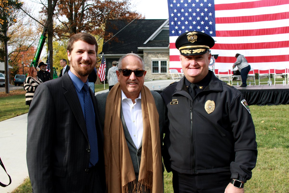 CityofBallwinMO's tweet photo. All of Ballwin's elected officials were in attendance at the Home Dedication today for Mike and Sarah Flamion. Thank you to the board, the mayor @Pogue63021 , and every single community member who made this home possible #BallwinStrong @BallwinPolice https://t.co/y5feEKySte