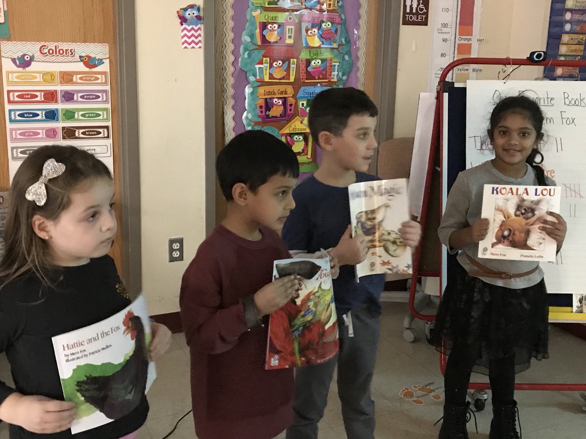 MamaBearTeele's tweet image. Winding down Global Read Aloud...  Ms. Navarro’s kindergarten class at Kelly Elementary talking about their favorite Mem Fox books via @Google Hangout with a kindergarten class in WI.  #GRA17 #GRAMem #WO2World #proudteachers @amienav @woschools @dmdacosta13 @KellyElementary