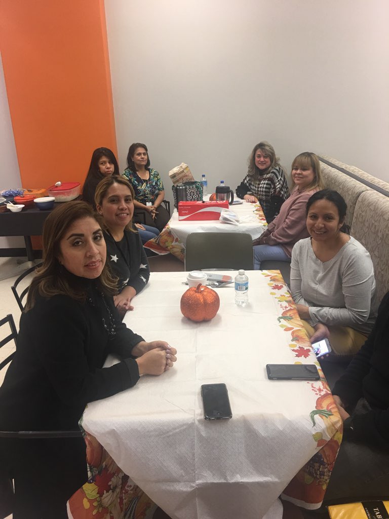 GIMoney9's tweet photo. The ladies of team @sonia_muciek looking beautiful as always @ATTChgo57 #TUGGLENATION #Eddytorial #GENERATIONJORDAN https://t.co/fOhQ2BKrKm