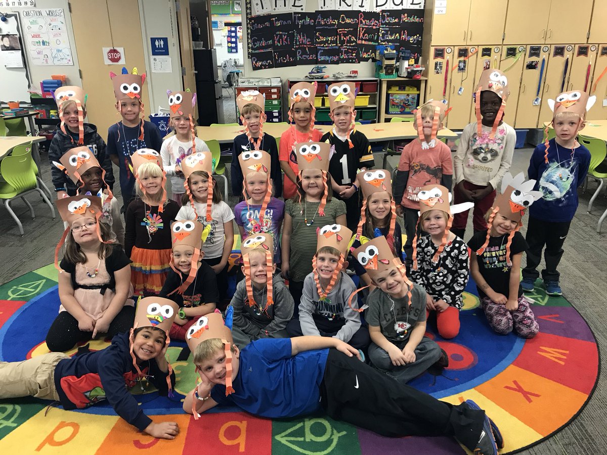 MissThomann1I's tweet photo. Thankful for these little turkeys! So lucky I get to be their teacher!💙💙#MorrisJays https://t.co/EqLqmkvRMN