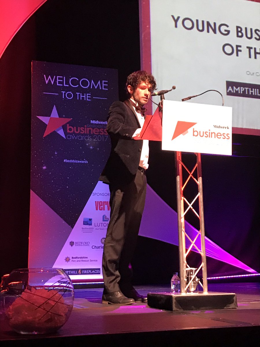 Jimmy_Gray's tweet photo. A pleasure to present this years Bedfordshire Young Business Person of the Year award #bedsbizawards congrats @CreaseBusters 🎉�� https://t.co/nsj5M7sdkW